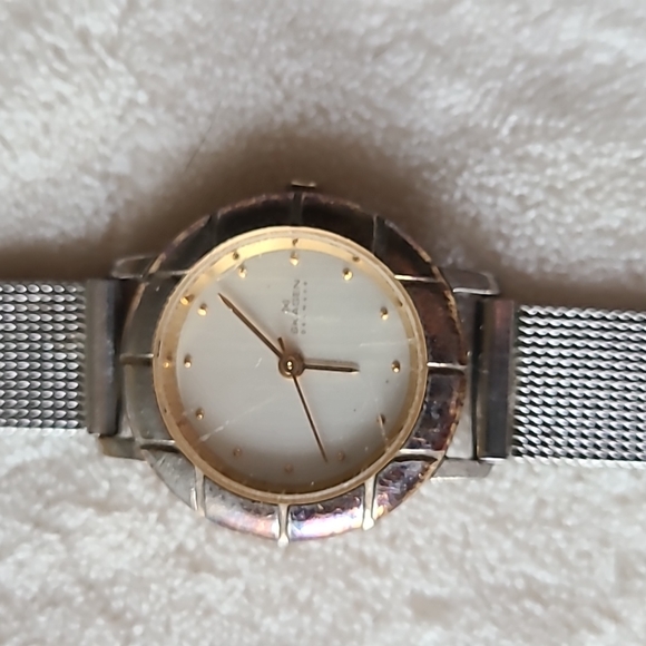 Watch - Picture 2 of 3